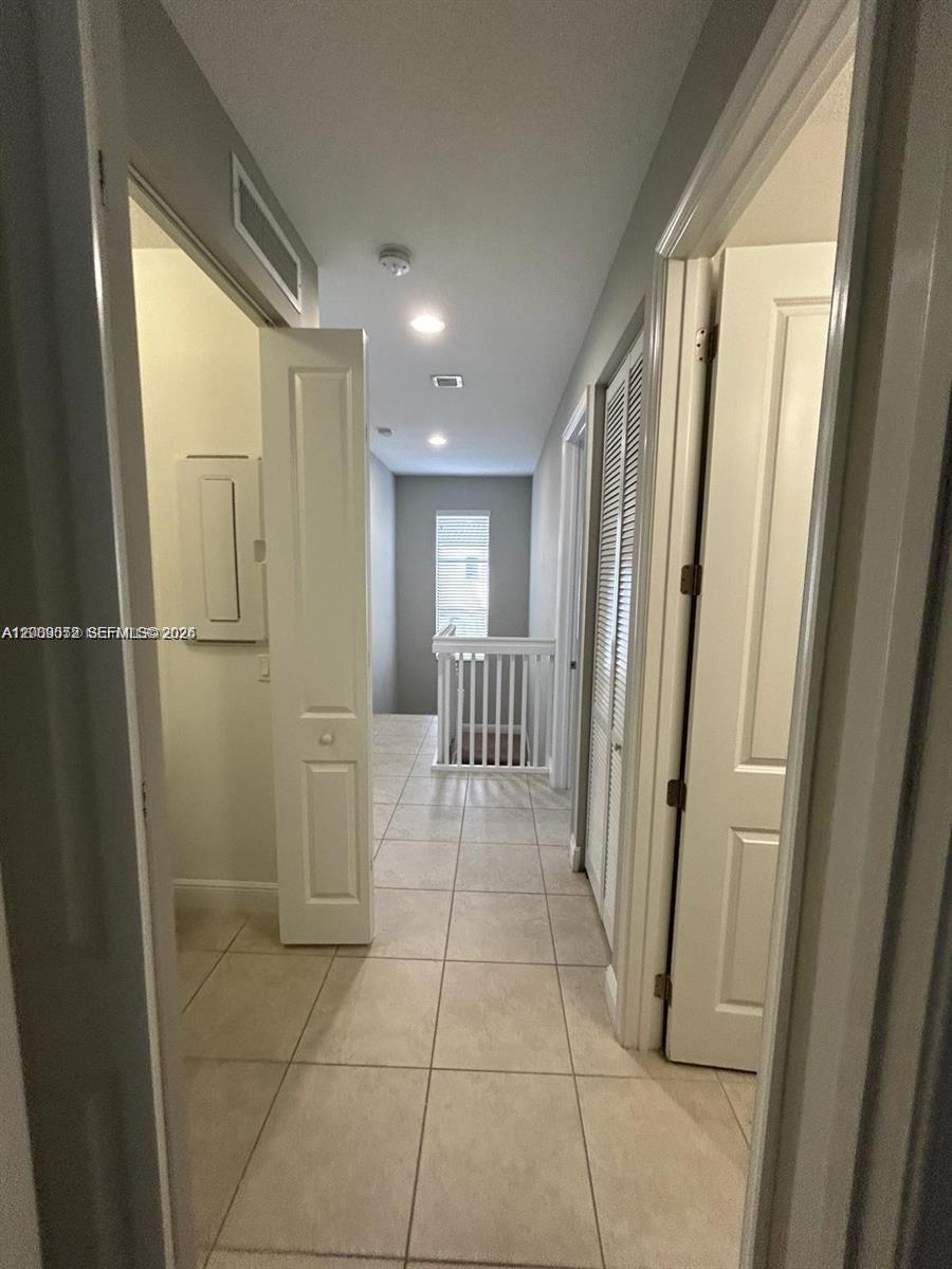 Listing photo 13 for 20962 NW 1st Dr Unit#20962, Pembroke Pines, FL, 33029