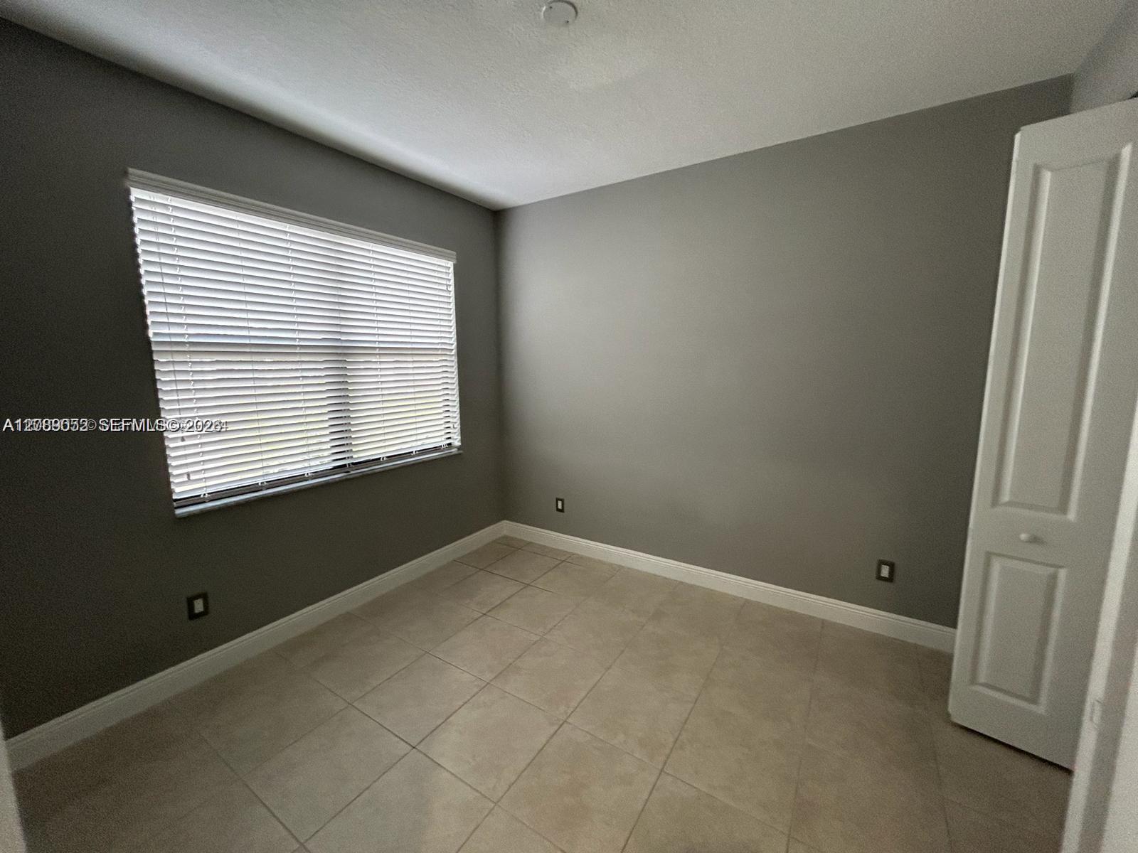 Listing photo 15 for 20962 NW 1st Dr Unit#20962, Pembroke Pines, FL, 33029