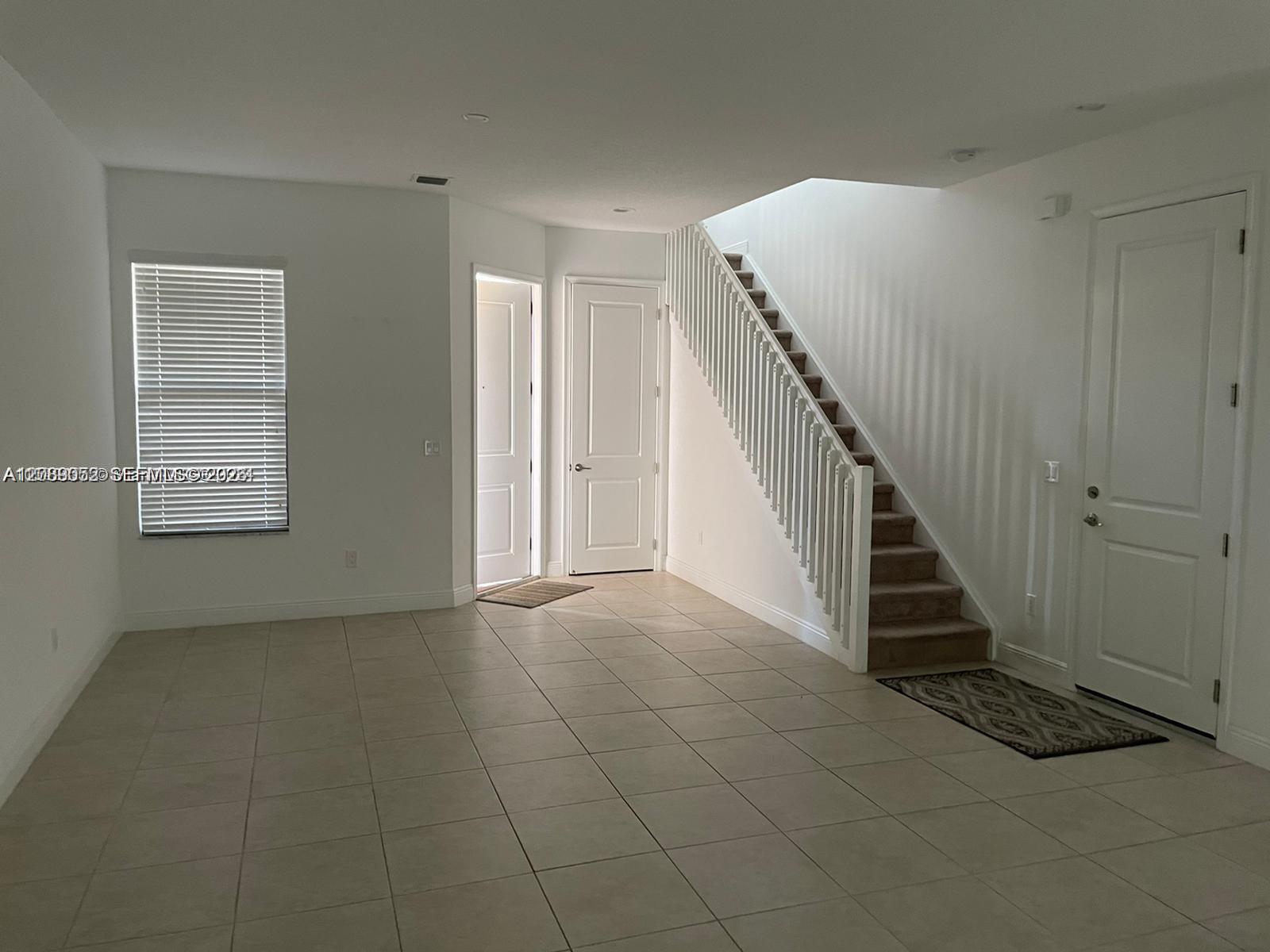 Listing photo 7 for 20962 NW 1st Dr Unit#20962, Pembroke Pines, FL, 33029