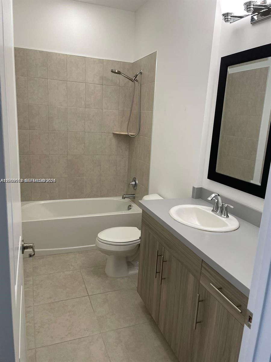 Listing photo 9 for 20962 NW 1st Dr Unit#20962, Pembroke Pines, FL, 33029