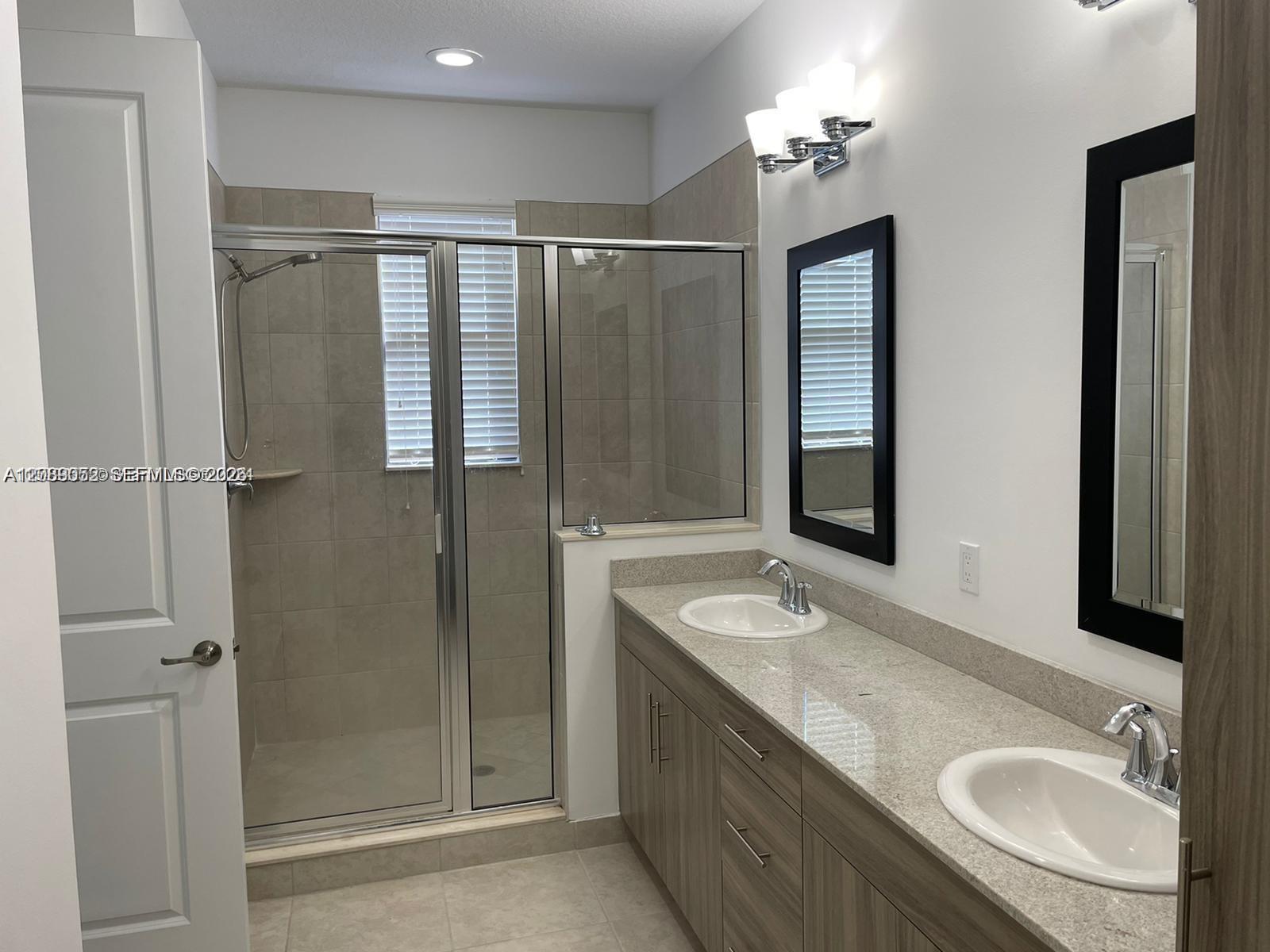 Listing photo 10 for 20962 NW 1st Dr Unit#20962, Pembroke Pines, FL, 33029