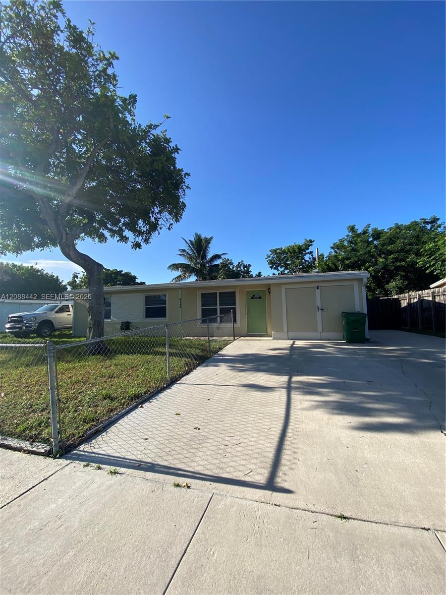 Listing photo 1 for 6140 SW 37th Ct, Davie, FL, 33314