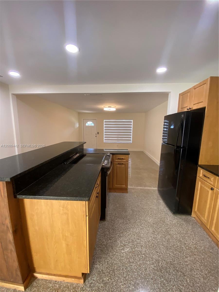 Listing photo 11 for 6140 SW 37th Ct, Davie, FL, 33314