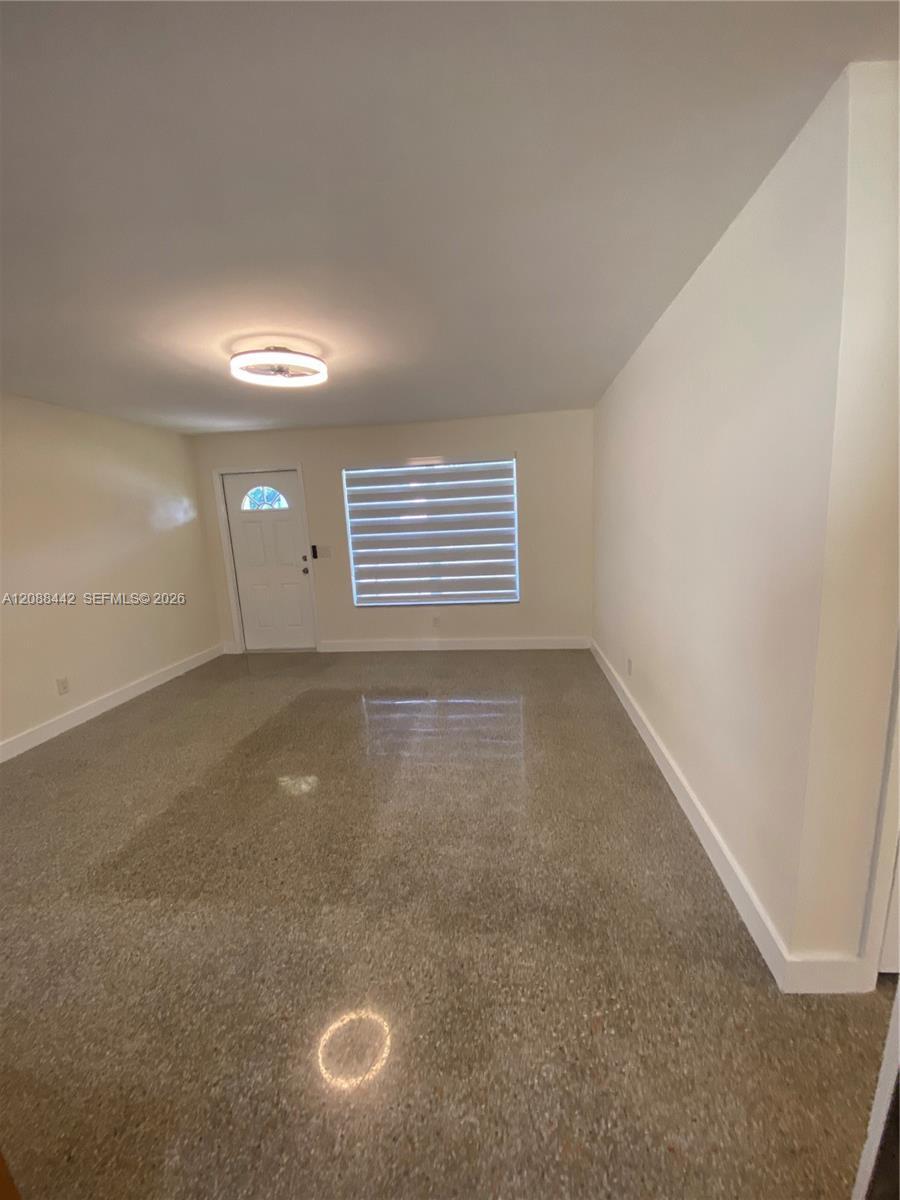 Listing photo 12 for 6140 SW 37th Ct, Davie, FL, 33314