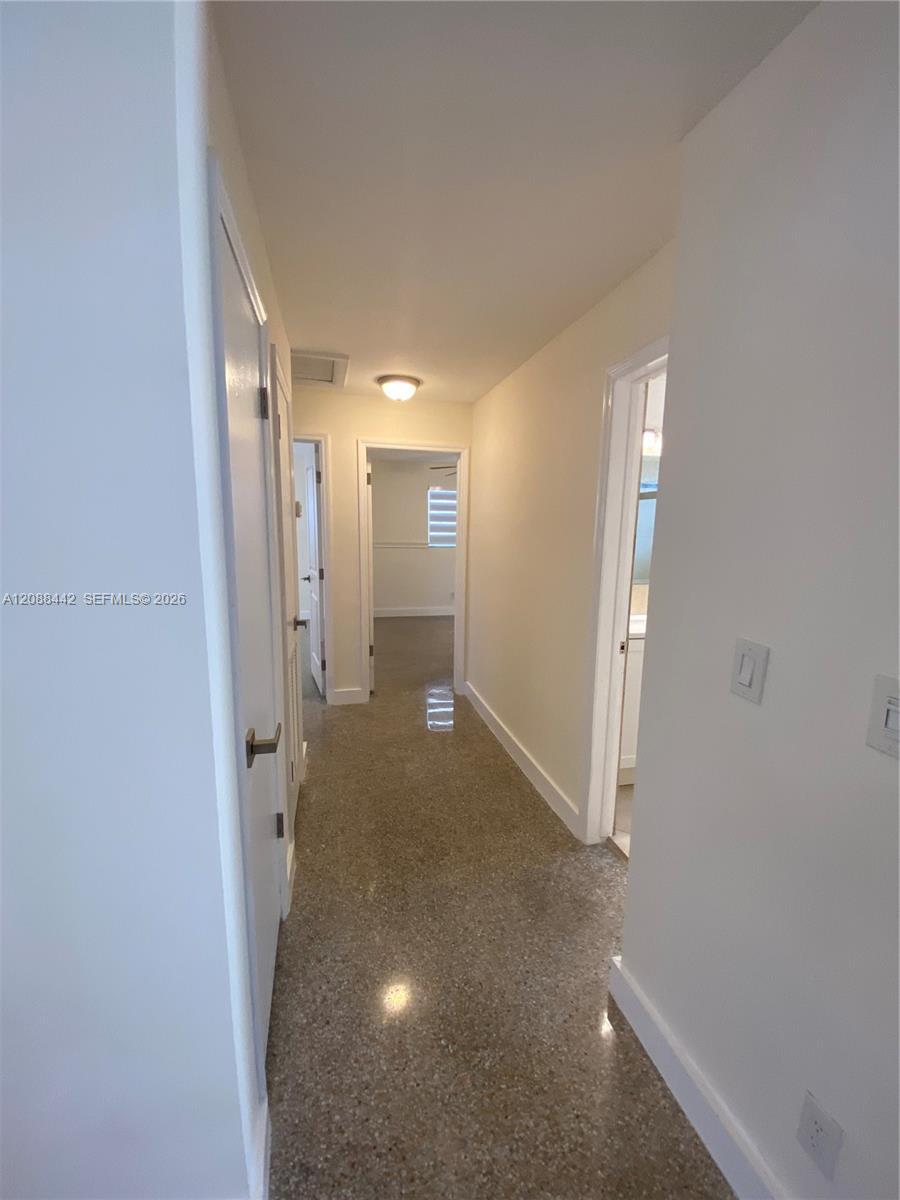 Listing photo 13 for 6140 SW 37th Ct, Davie, FL, 33314