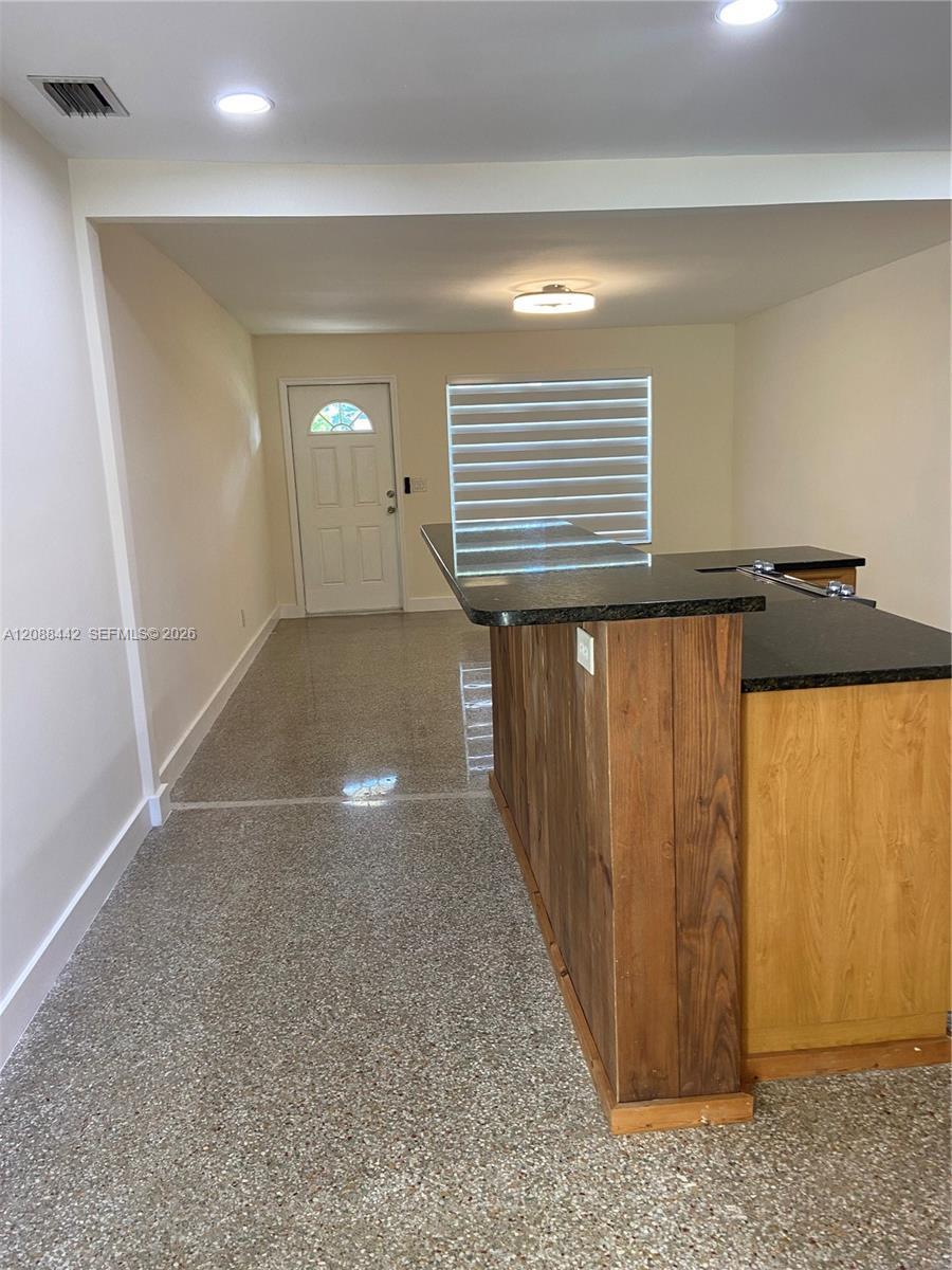 Listing photo 6 for 6140 SW 37th Ct, Davie, FL, 33314