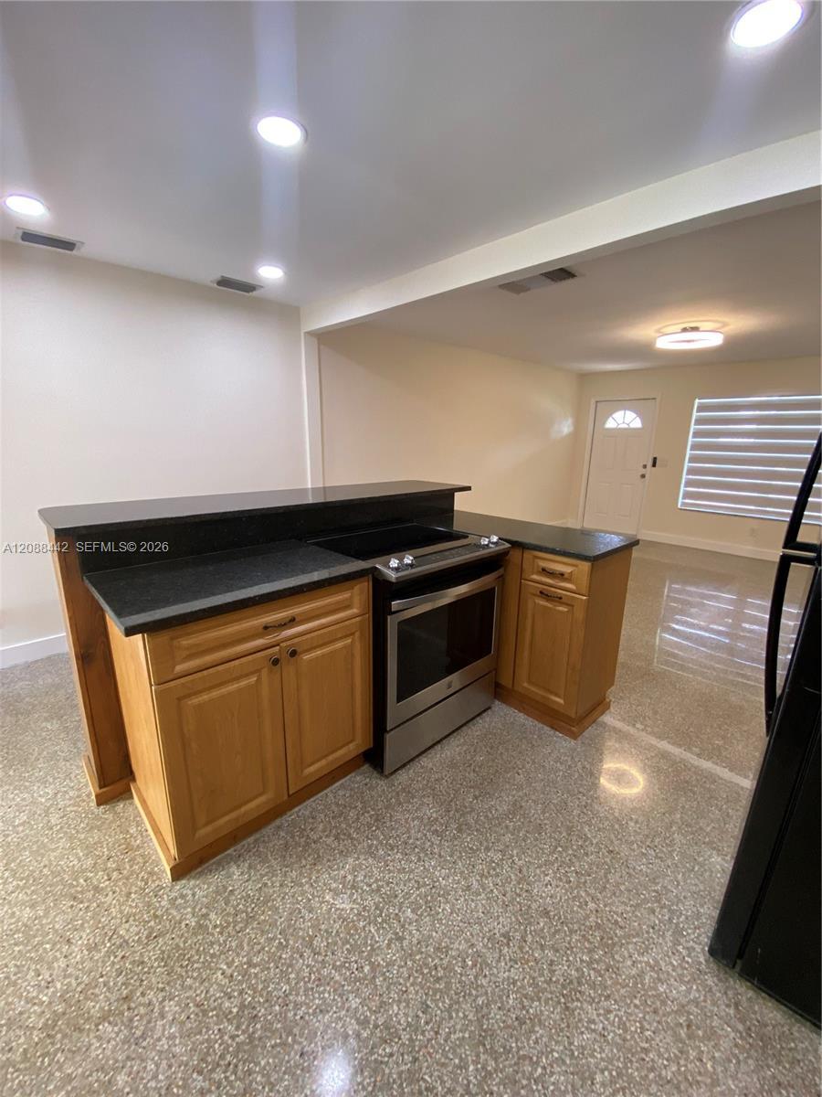 Listing photo 7 for 6140 SW 37th Ct, Davie, FL, 33314