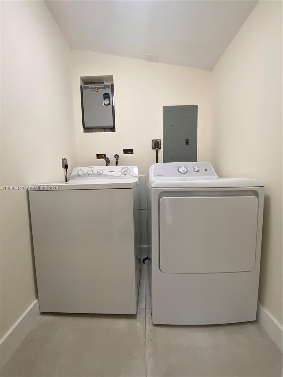 Listing photo 10 for 6140 SW 37th Ct, Davie, FL, 33314
