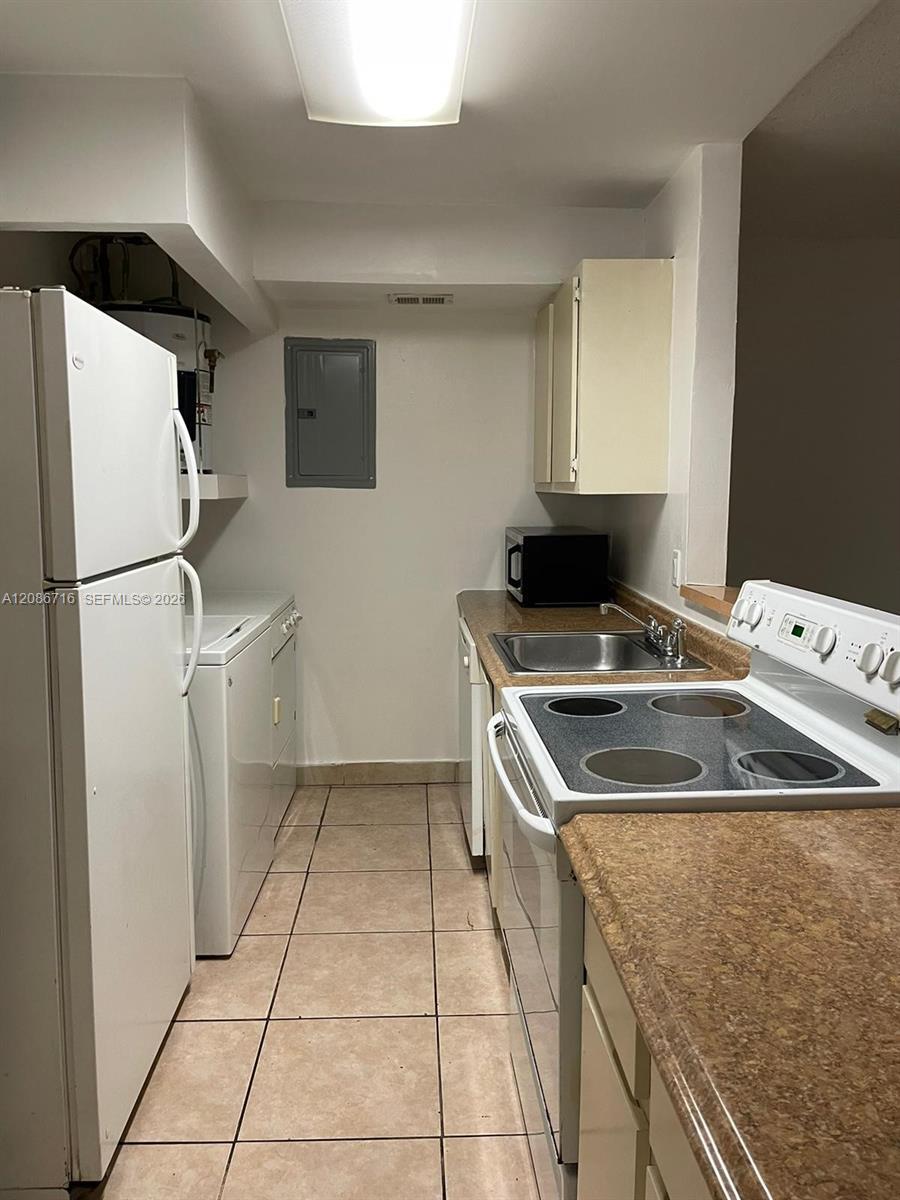 Listing photo 2 for 4527 Treehouse Ln Unit#3B, Tamarac, FL, 33319