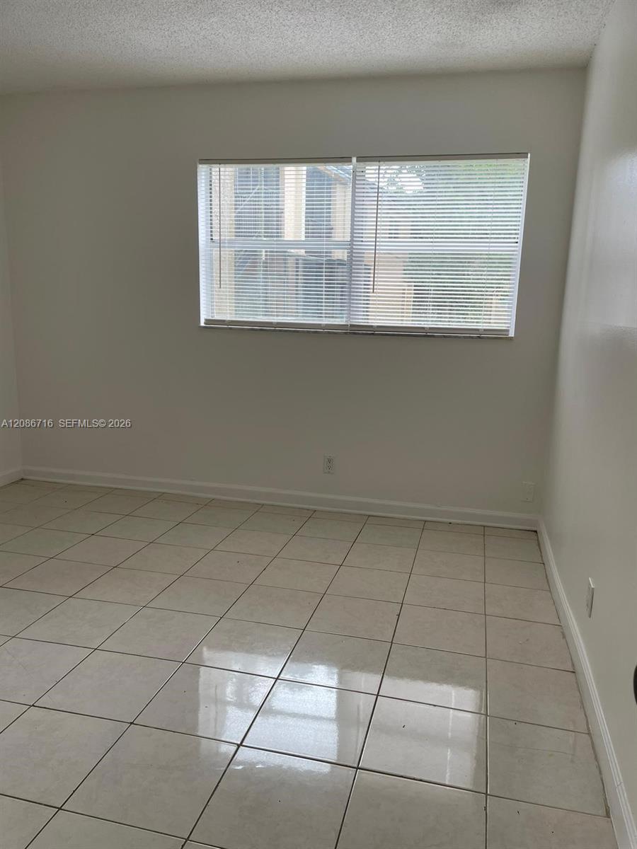 Listing photo 4 for 4527 Treehouse Ln Unit#3B, Tamarac, FL, 33319