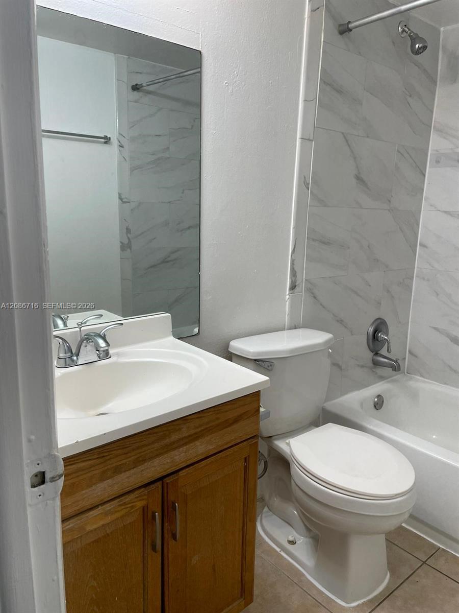 Listing photo 7 for 4527 Treehouse Ln Unit#3B, Tamarac, FL, 33319