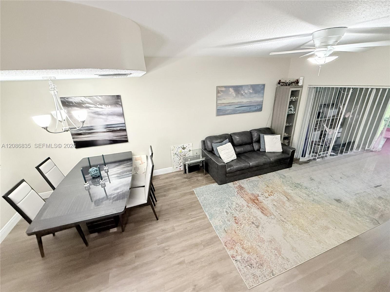 Listing photo 11 for 16 Key West Ct, Weston, FL, 33326