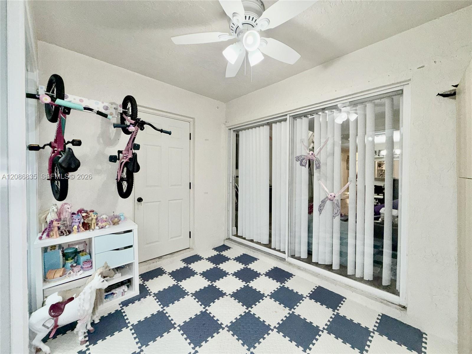 Listing photo 14 for 16 Key West Ct, Weston, FL, 33326