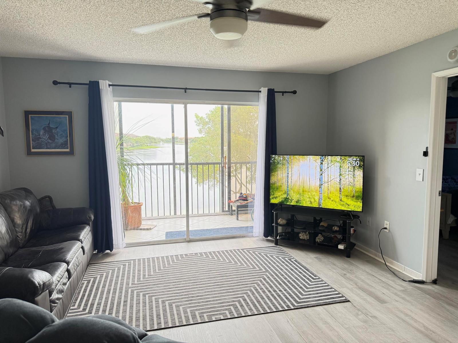 Listing photo 5 for 13800 SW 5TH Court Unit#306M, Pembroke Pines, FL, 33027