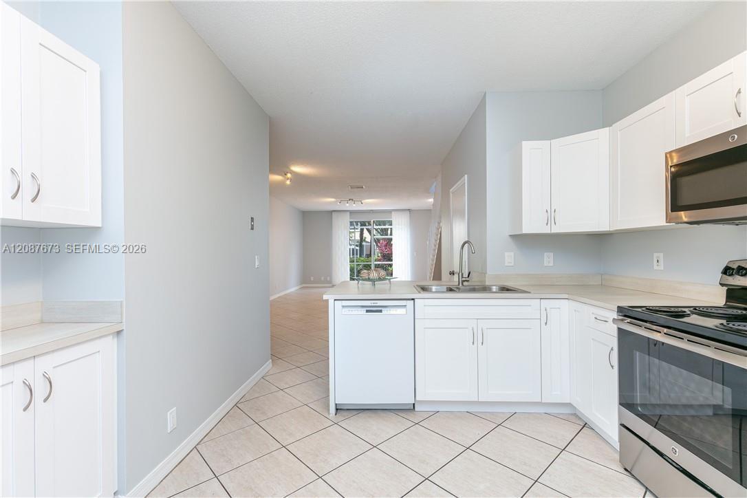 Listing photo 11 for 3635 San Simeon Cir, Weston, FL, 33331