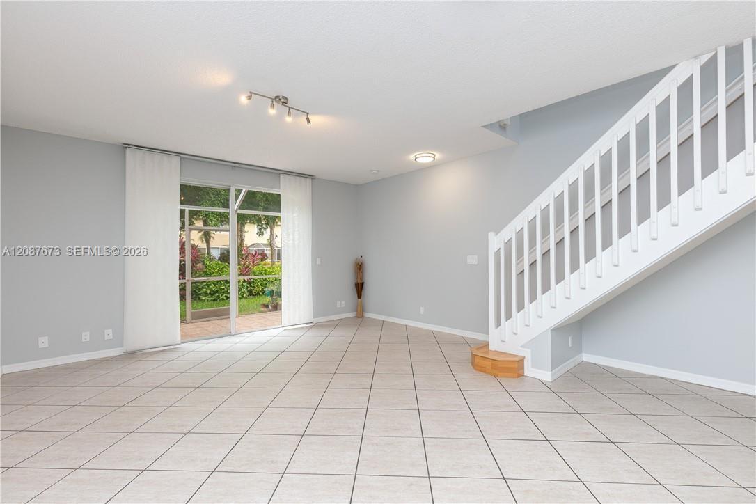 Listing photo 4 for 3635 San Simeon Cir, Weston, FL, 33331