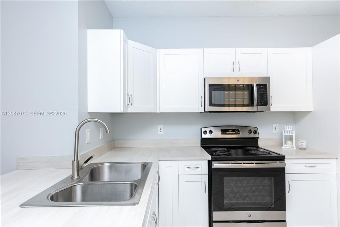 Listing photo 5 for 3635 San Simeon Cir, Weston, FL, 33331