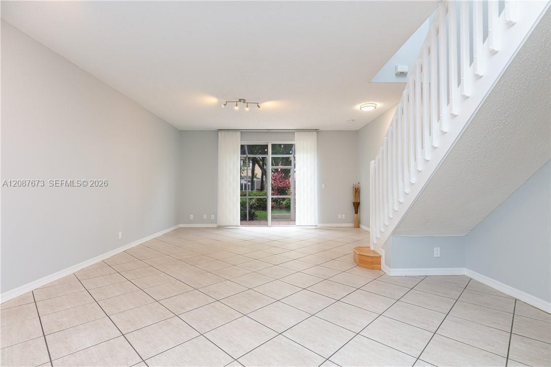 Listing photo 7 for 3635 San Simeon Cir, Weston, FL, 33331