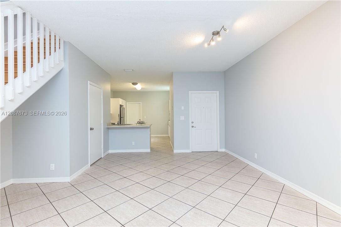 Listing photo 8 for 3635 San Simeon Cir, Weston, FL, 33331
