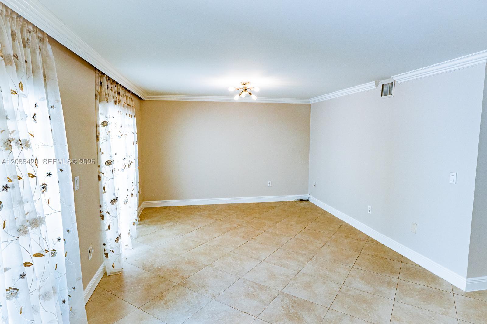 Listing photo 13 for undisclosed Undisclosed, Davie, FL, 33325