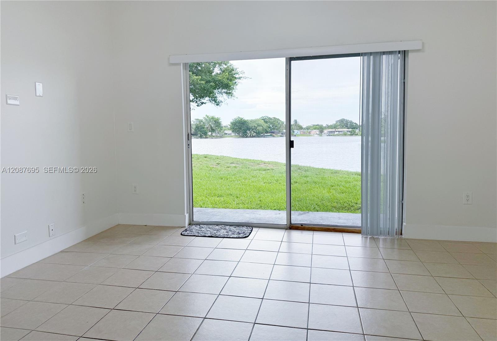 Listing photo 1 for 2001 NW 96th Ter Unit#10J, Pembroke Pines, FL, 33024