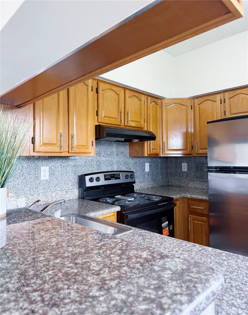 Listing photo 2 for 2001 NW 96th Ter Unit#10J, Pembroke Pines, FL, 33024