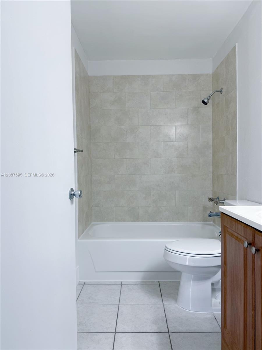Listing photo 12 for 2001 NW 96th Ter Unit#10J, Pembroke Pines, FL, 33024