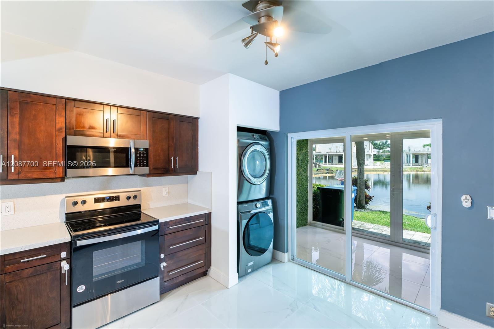 Listing photo 1 for 16793 Hemingway Dr Unit#16793, Weston, FL, 33326