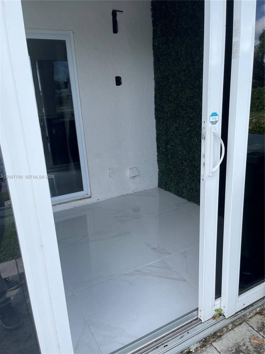 Listing photo 11 for 16793 Hemingway Dr Unit#16793, Weston, FL, 33326