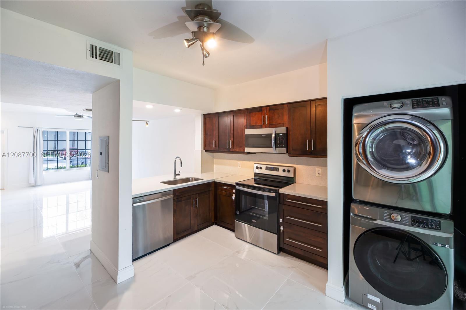 Listing photo 4 for 16793 Hemingway Dr Unit#16793, Weston, FL, 33326