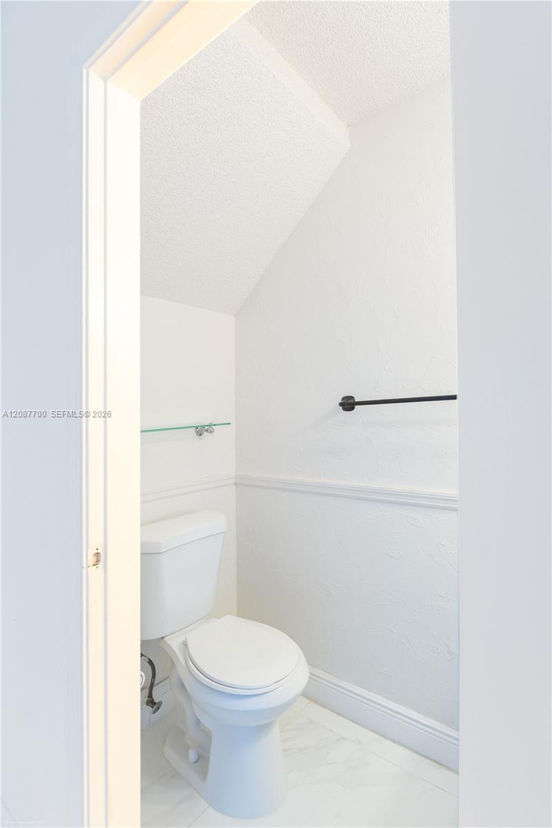 Listing photo 5 for 16793 Hemingway Dr Unit#16793, Weston, FL, 33326