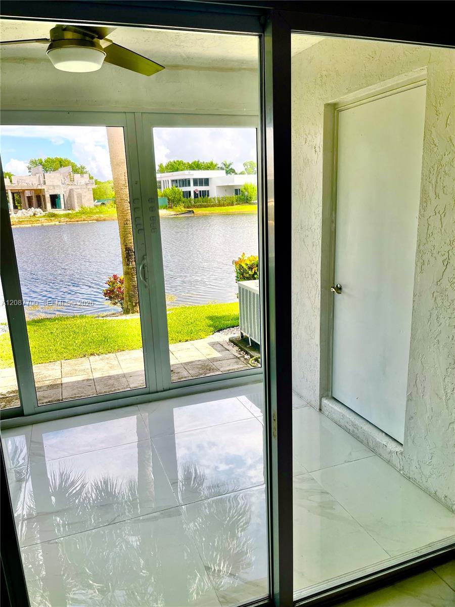 Listing photo 7 for 16793 Hemingway Dr Unit#16793, Weston, FL, 33326