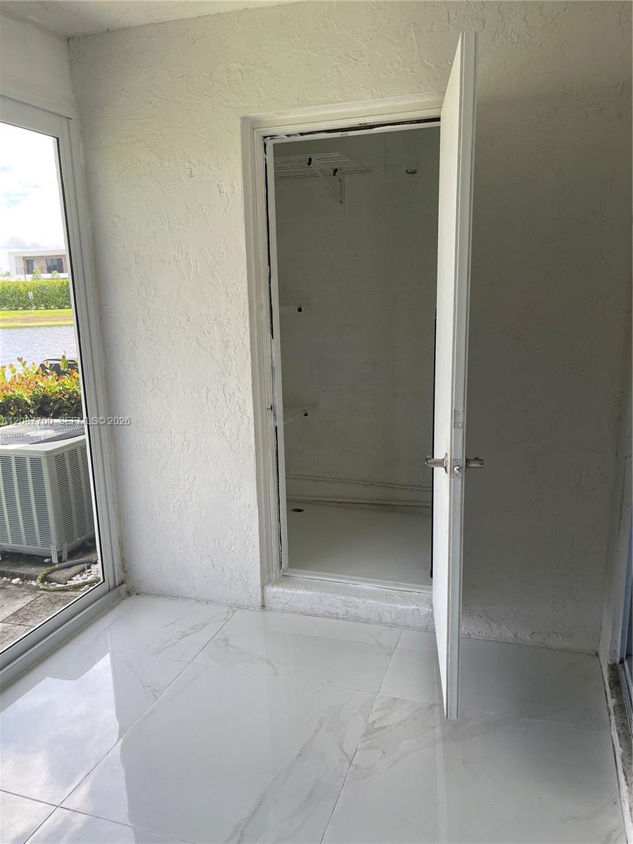 Listing photo 9 for 16793 Hemingway Dr Unit#16793, Weston, FL, 33326