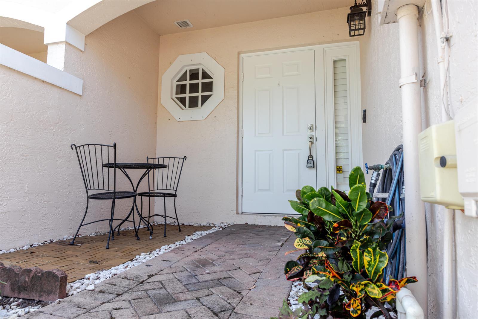 Listing photo 2 for 8956 NW 38TH Drive, Coral Springs, FL, 33065