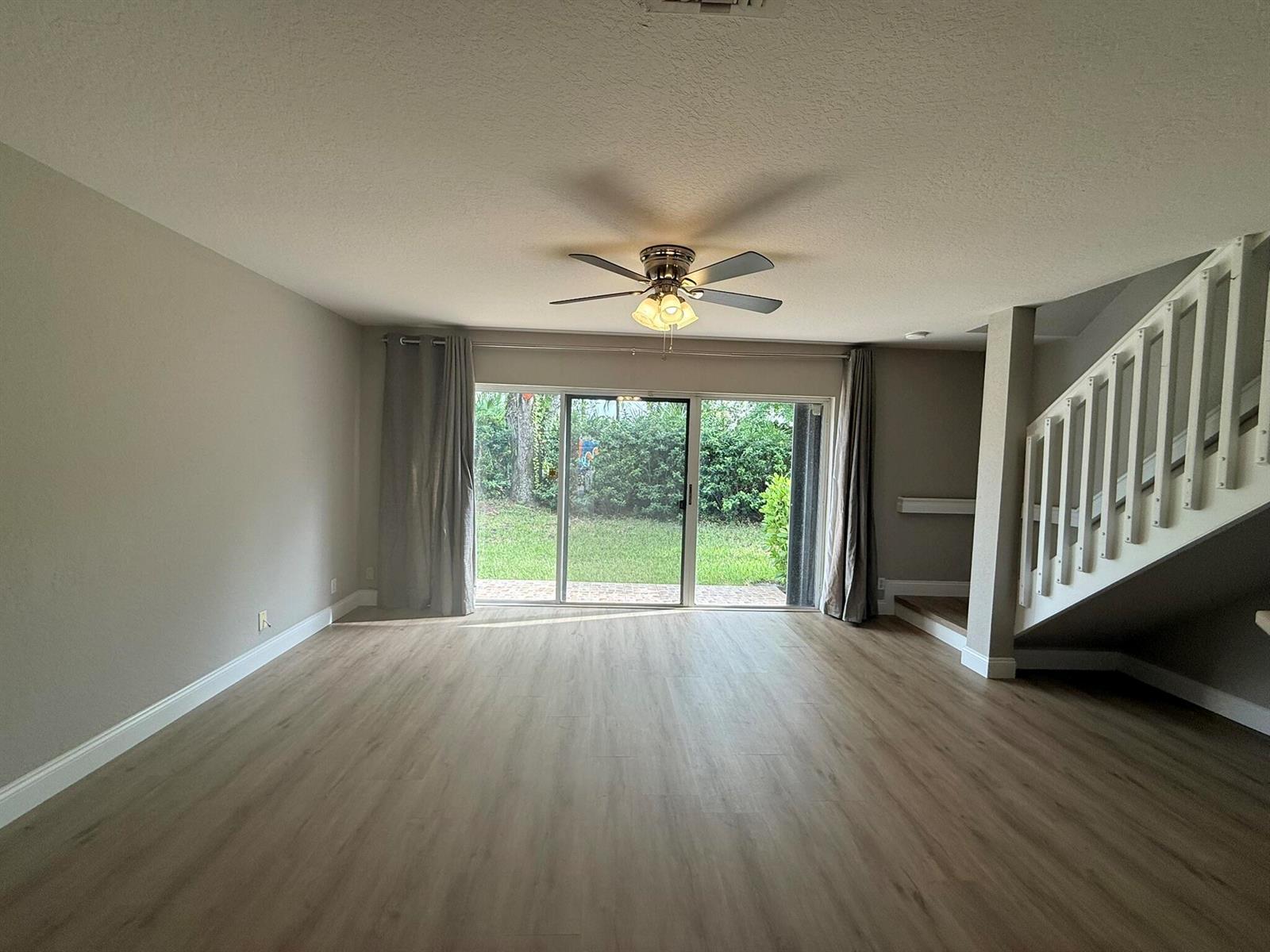 Listing photo 11 for 8956 NW 38TH Drive, Coral Springs, FL, 33065