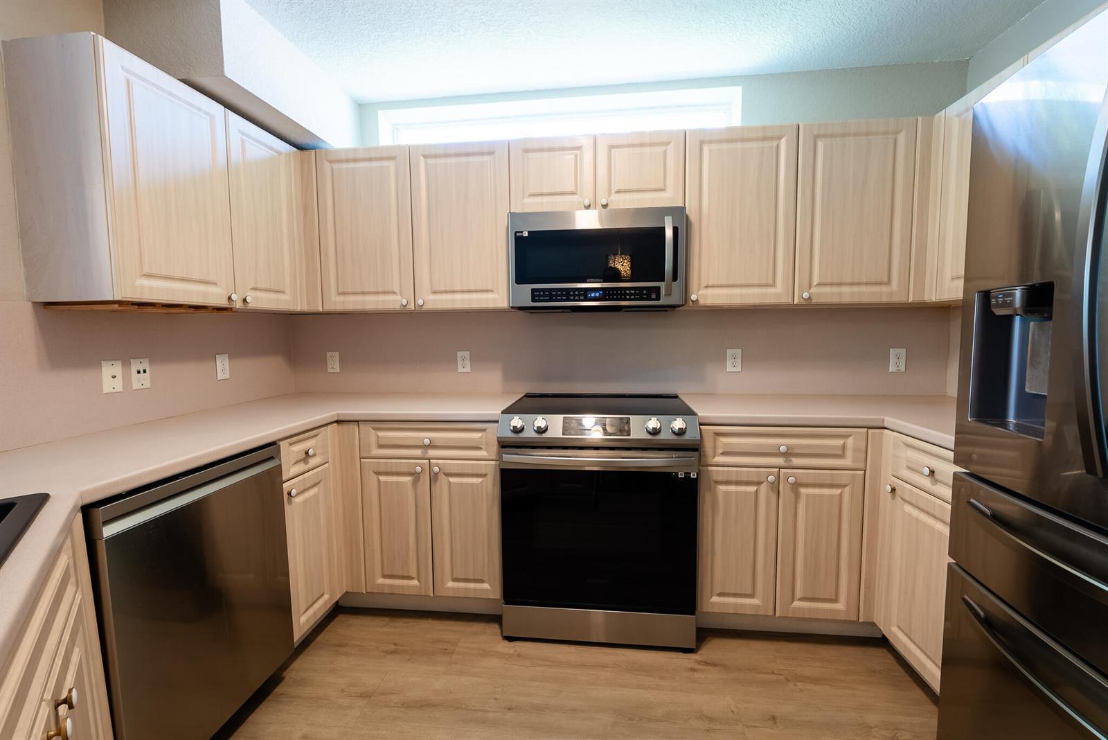 Listing photo 12 for 8956 NW 38TH Drive, Coral Springs, FL, 33065