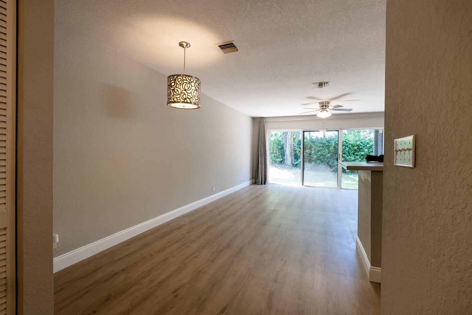 Listing photo 10 for 8956 NW 38TH Drive, Coral Springs, FL, 33065