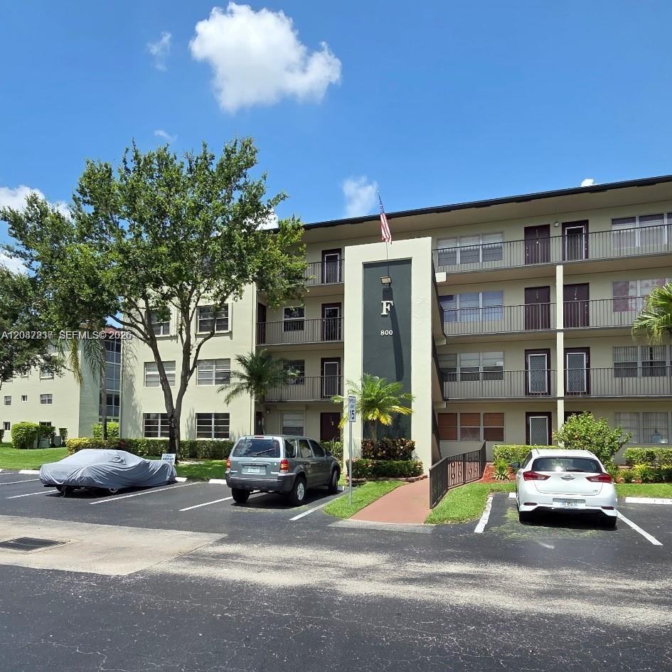 Listing photo 1 for 800 SW 131st Ave Unit#301F, Pembroke Pines, FL, 33027
