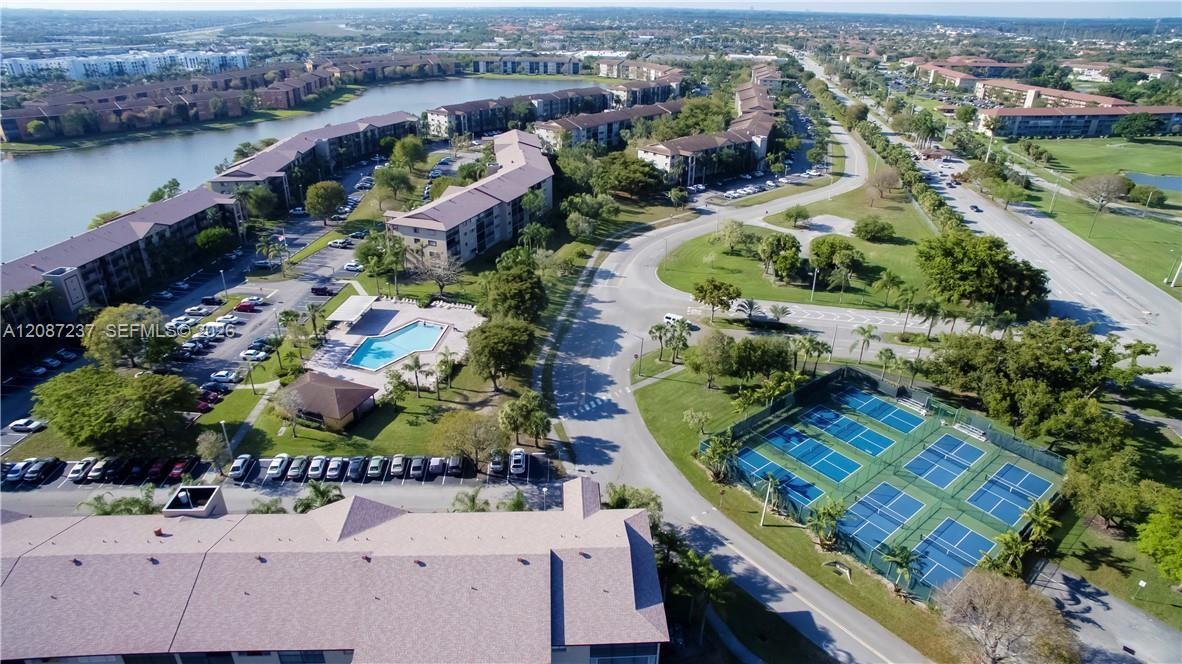 Listing photo 10 for 800 SW 131st Ave Unit#301F, Pembroke Pines, FL, 33027