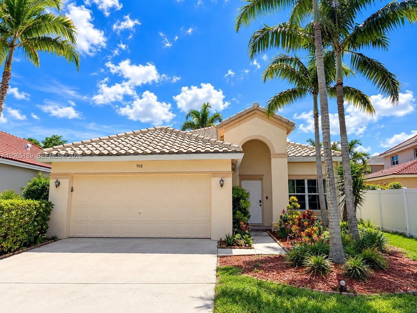 Listing photo 2 for 908 Tanglewood Cir Unit#908, Weston, FL, 33327