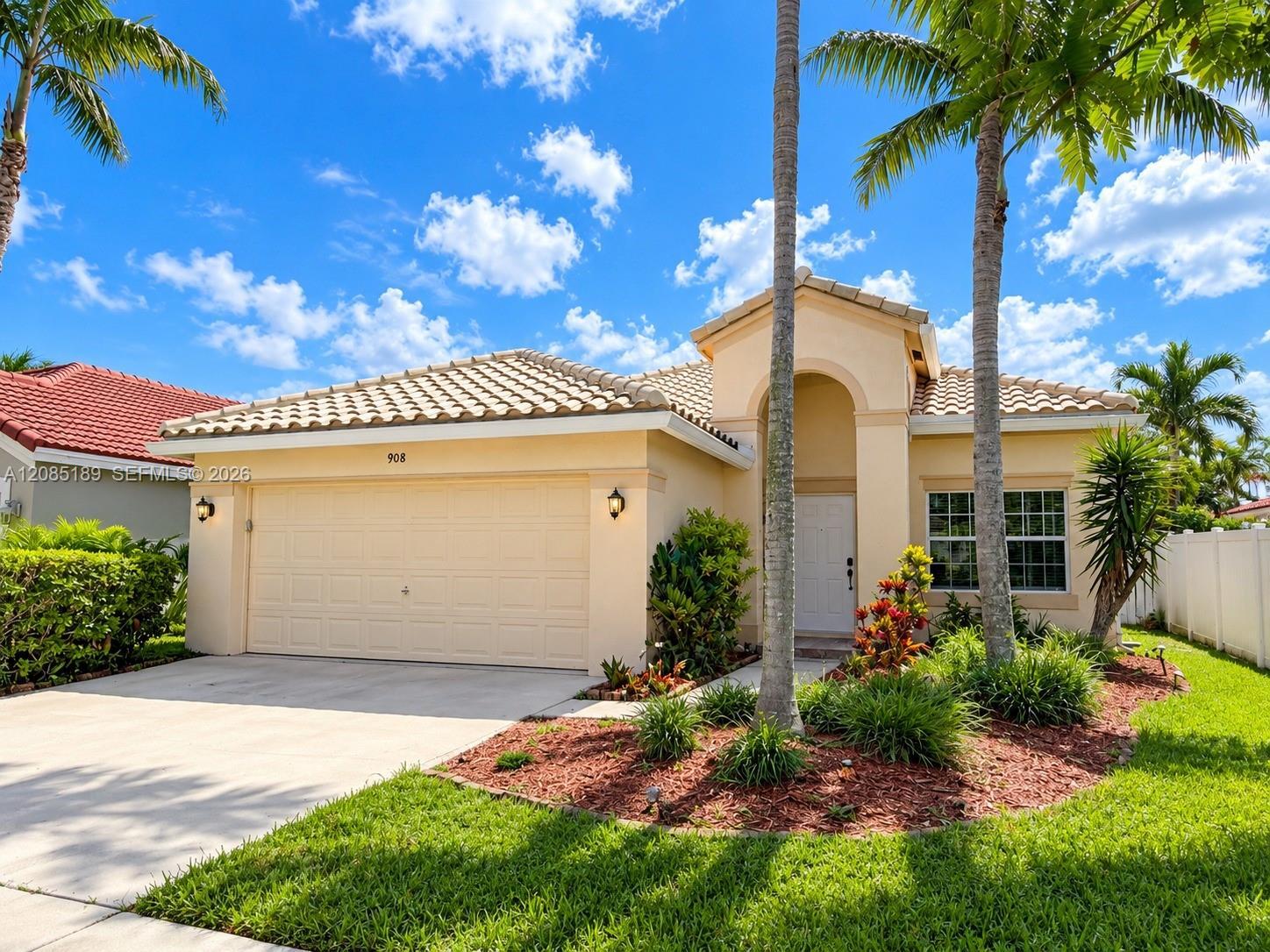 Listing photo 3 for 908 Tanglewood Cir Unit#908, Weston, FL, 33327