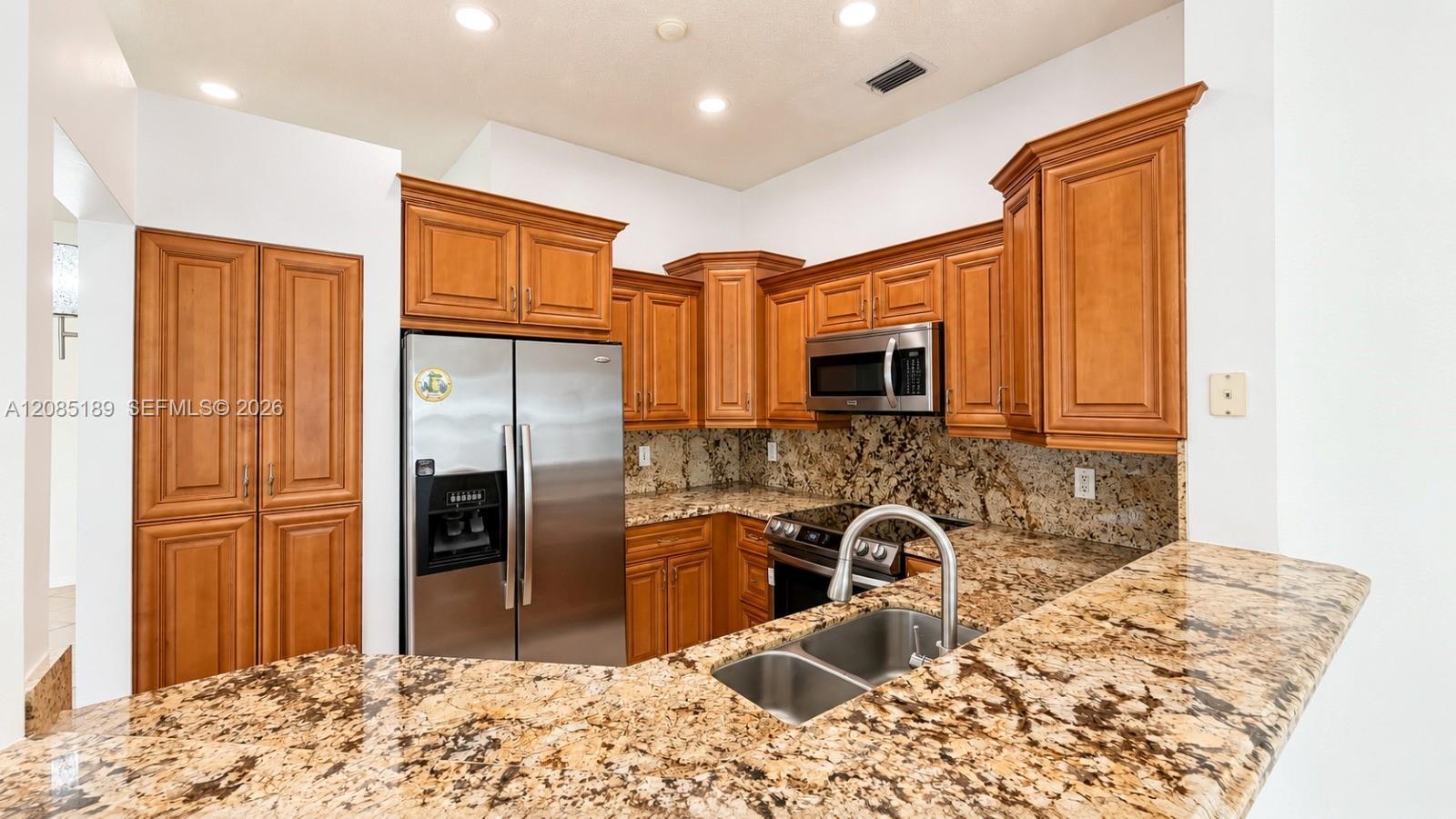 Listing photo 6 for 908 Tanglewood Cir Unit#908, Weston, FL, 33327