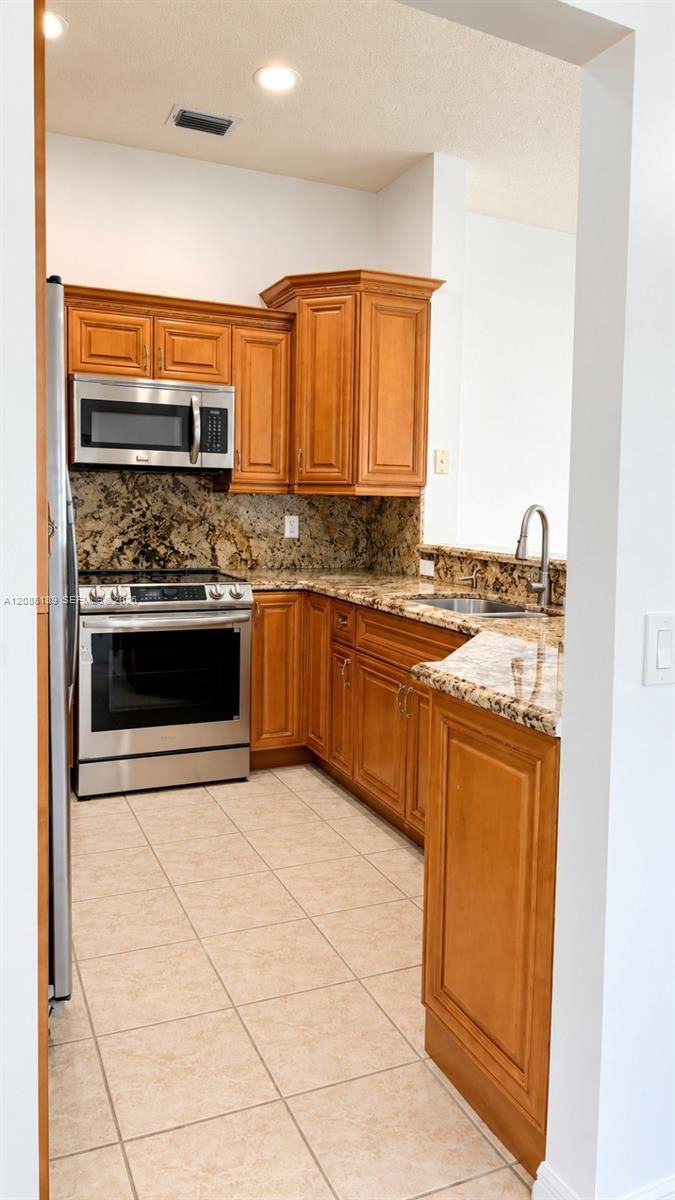 Listing photo 9 for 908 Tanglewood Cir Unit#908, Weston, FL, 33327