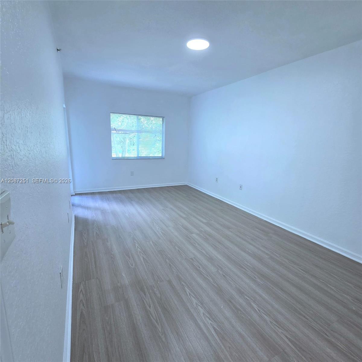 Listing photo 11 for 2901 Riverside Dr Unit#203, Coral Springs, FL, 33065