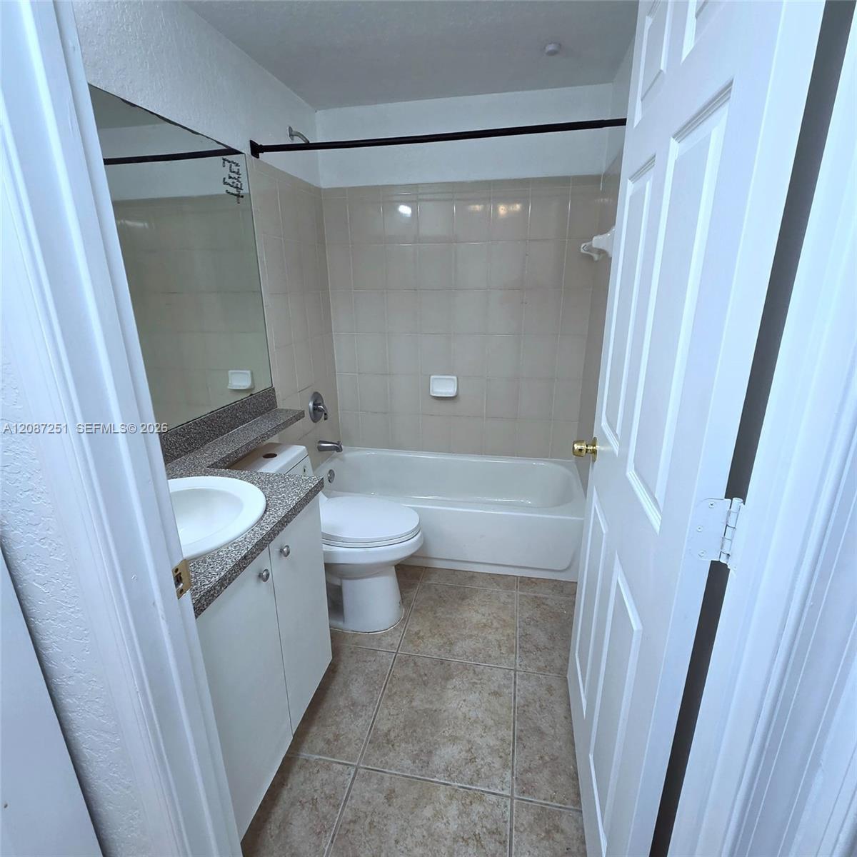 Listing photo 6 for 2901 Riverside Dr Unit#203, Coral Springs, FL, 33065