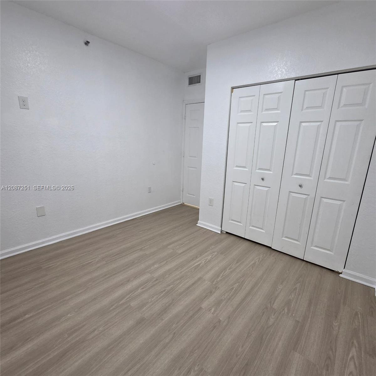 Listing photo 7 for 2901 Riverside Dr Unit#203, Coral Springs, FL, 33065