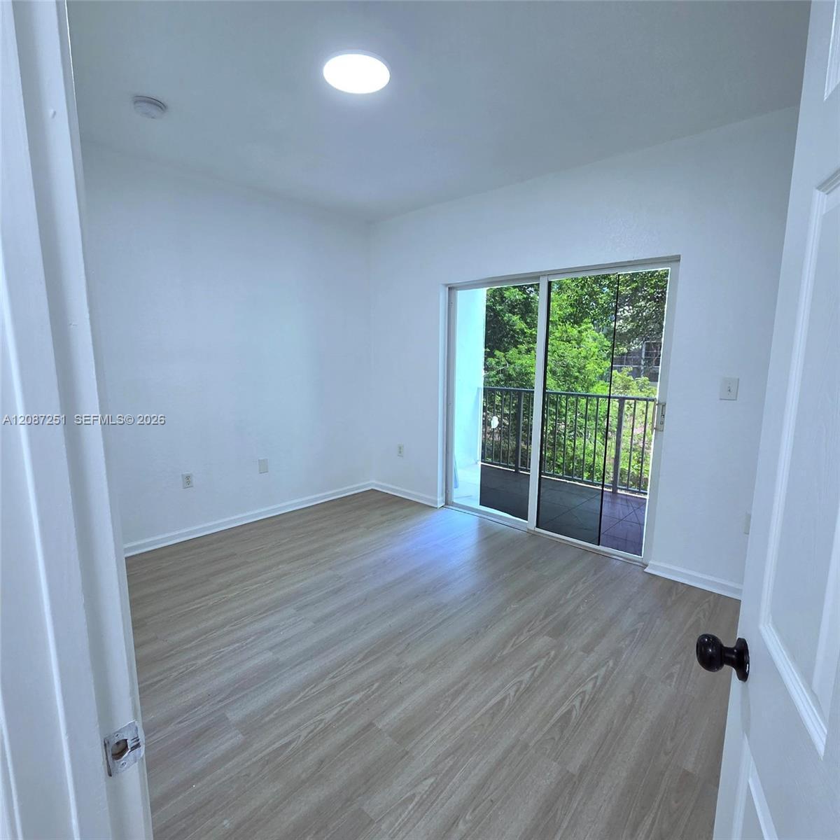 Listing photo 10 for 2901 Riverside Dr Unit#203, Coral Springs, FL, 33065