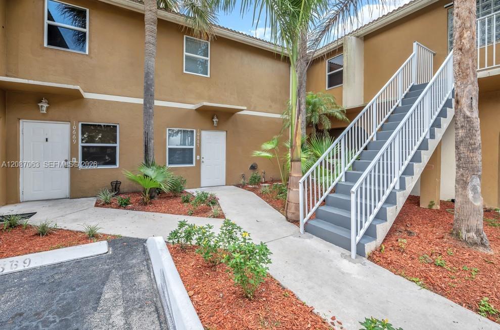Listing photo 1 for 10667 NW 45th St Unit#10667, Coral Springs, FL, 33065