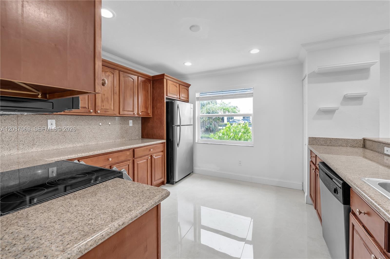 Listing photo 12 for 10667 NW 45th St Unit#10667, Coral Springs, FL, 33065