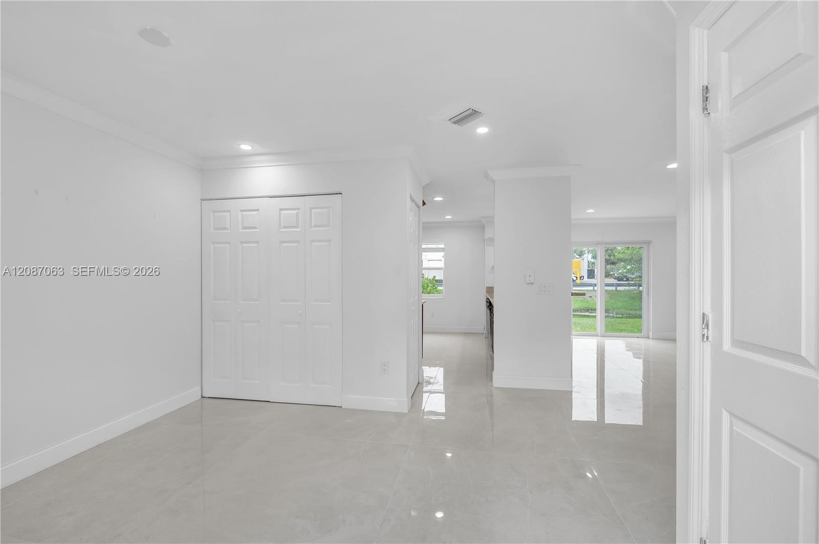 Listing photo 4 for 10667 NW 45th St Unit#10667, Coral Springs, FL, 33065